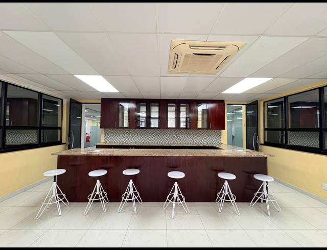 749M² OFFICE TO LET IN MIDRIDGE PARK